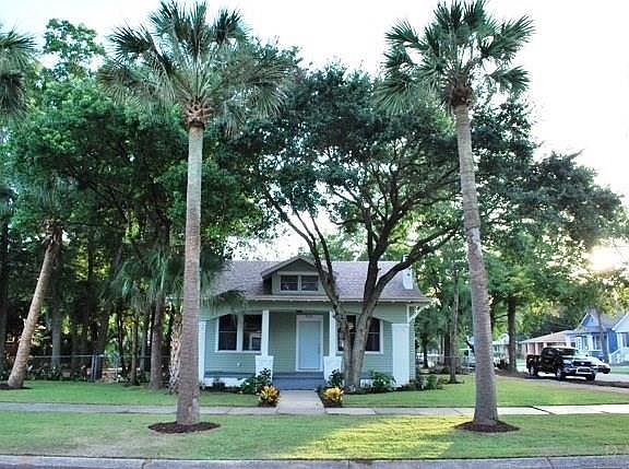 3rd image of 925 N 11th Ave