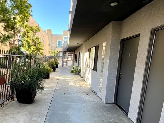 4th image of 1423 N Curson Ave #714bbc9cb
