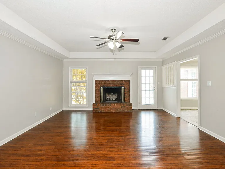 4378 Bunker Hill Dr — Photo 4
