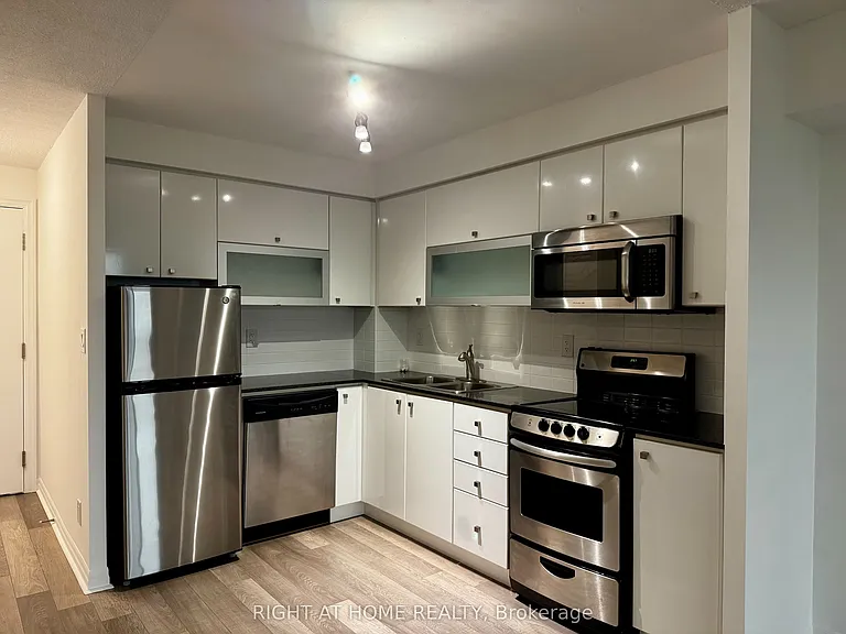 2015 Sheppard Ave E #1507 — Photo 3