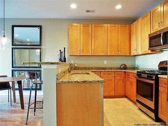 3rd image of 608 Commons Ln #608