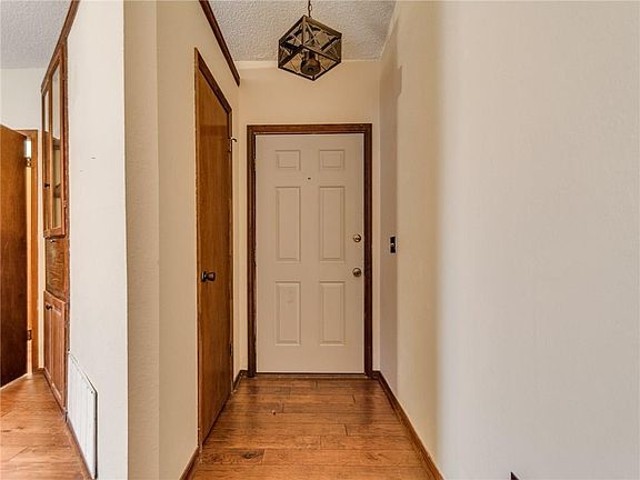 3rd image of 113 N Greengate Dr