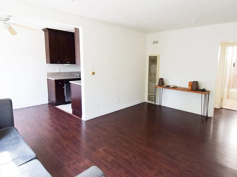 10385 W Olympic Blvd — Photo 15