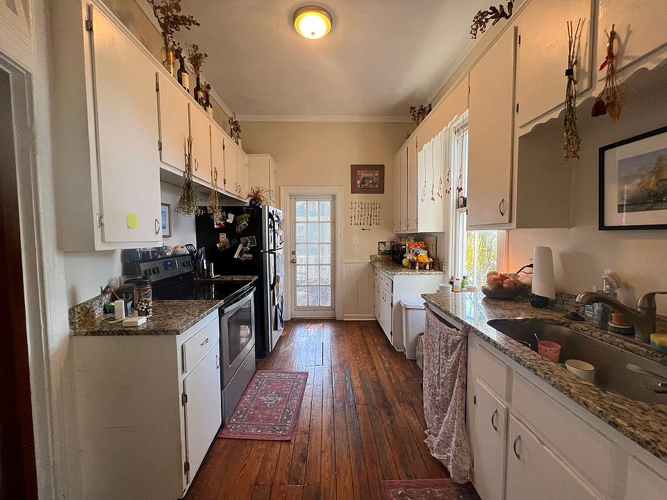 2nd image of 213 W 36th St #213
