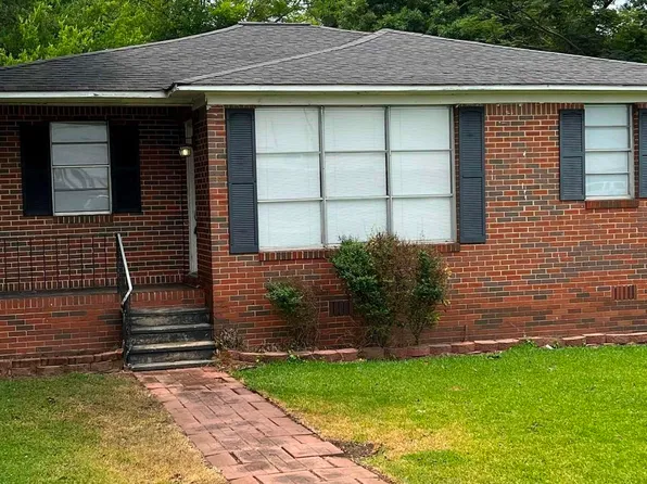 1006 Brooklane Dr, Bessemer, AL 35023