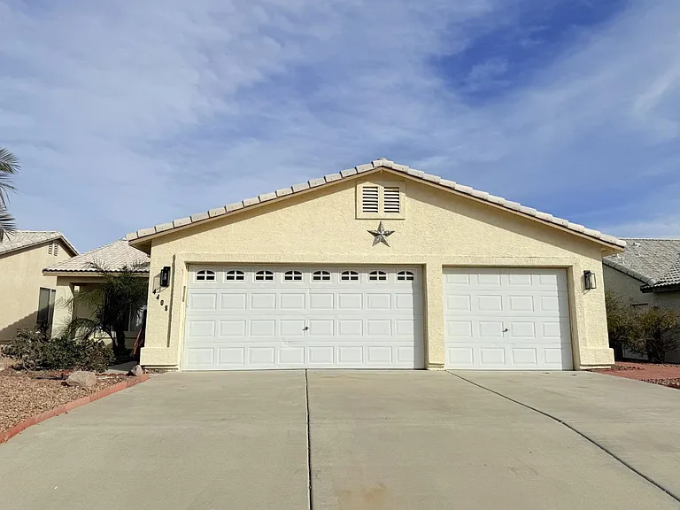 4408 S Caitlan Ave — Photo 2