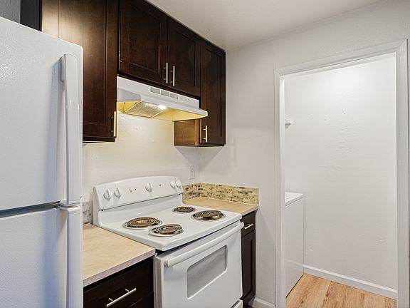 2nd image of 1506 S G St APT 2