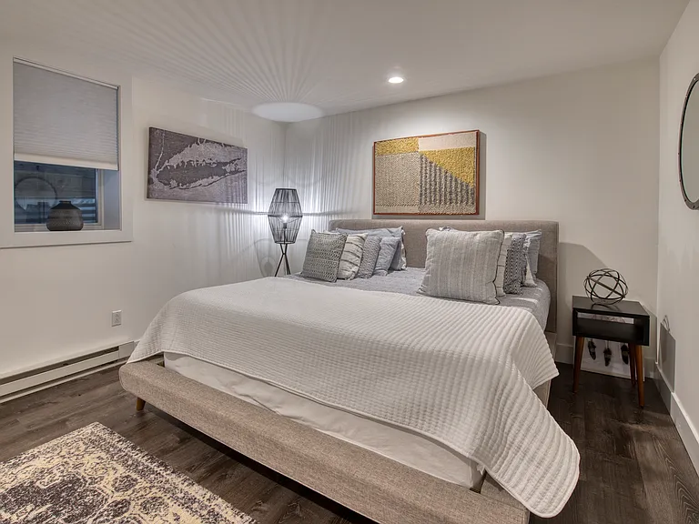 Laurel Dr — Photo 11
