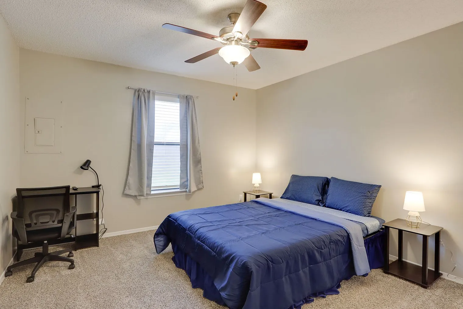 3 bed, 2.0 bath, 1291 sqft, $6,024 — Photo 4