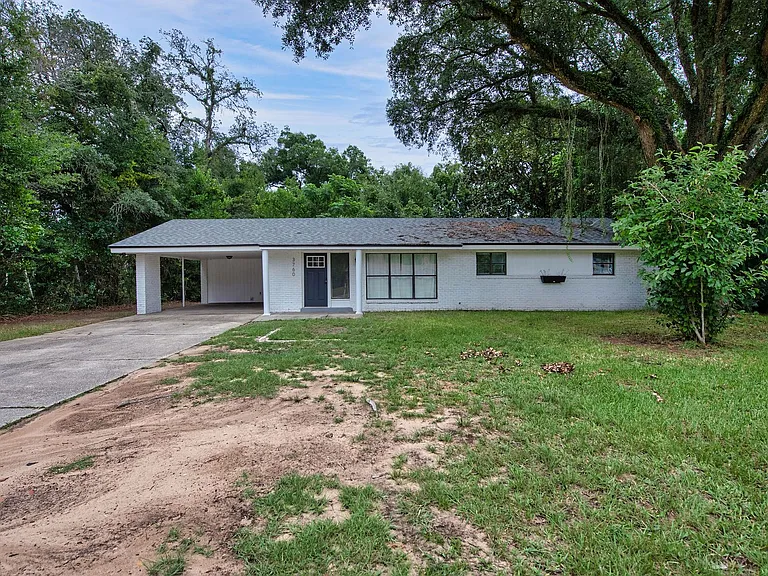 3760 Bayou Blvd — Photo 4
