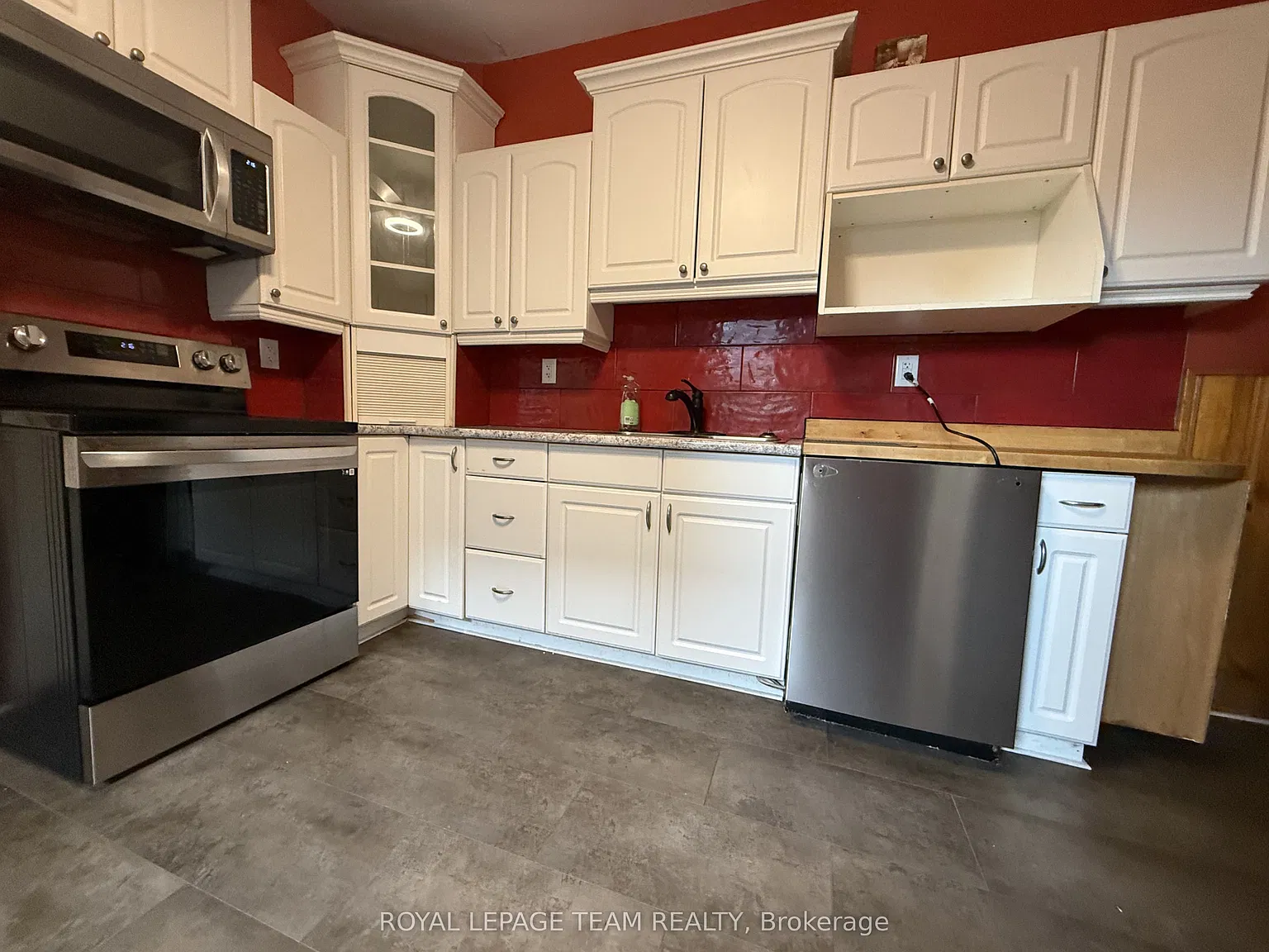 3 bed, $2,995 — Photo 4
