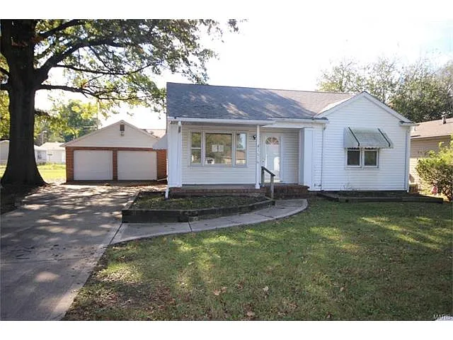 1616 Wilson Ave photo 1
