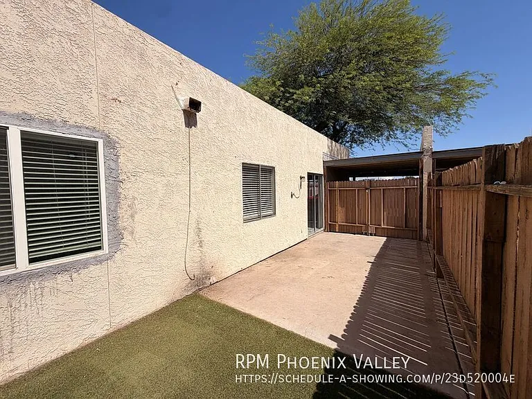 Glendale Groves — Photo 19