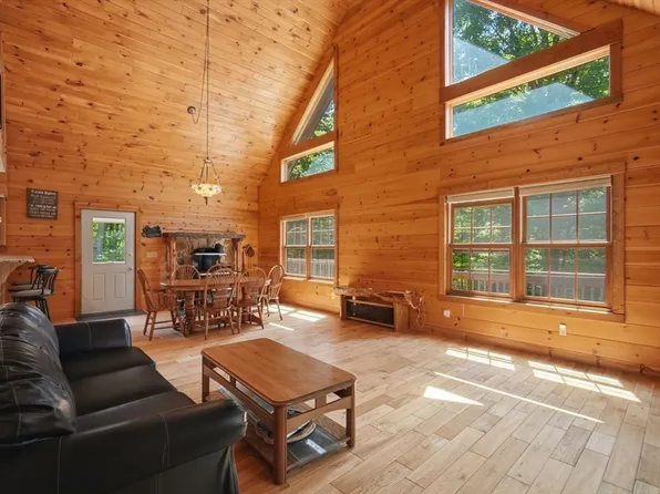 35 S Road Ext, Peru, MA 01235