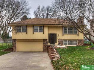 1412 Mayfair Dr, Omaha, NE 68144