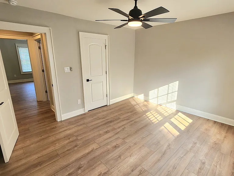 30 Adams St — Photo 17