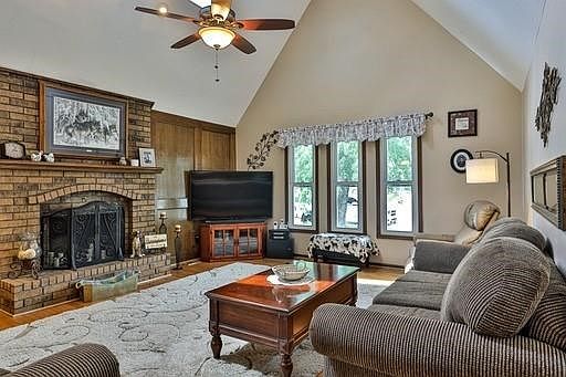 5th image of 1609 NE Debonair Dr