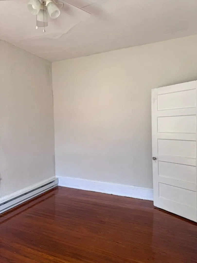 Huge one bedroom, one bath walking distance to ECU and downtown — Photo 2