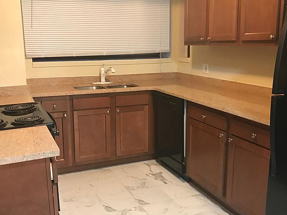 3rd image of 127 Amelia Ave