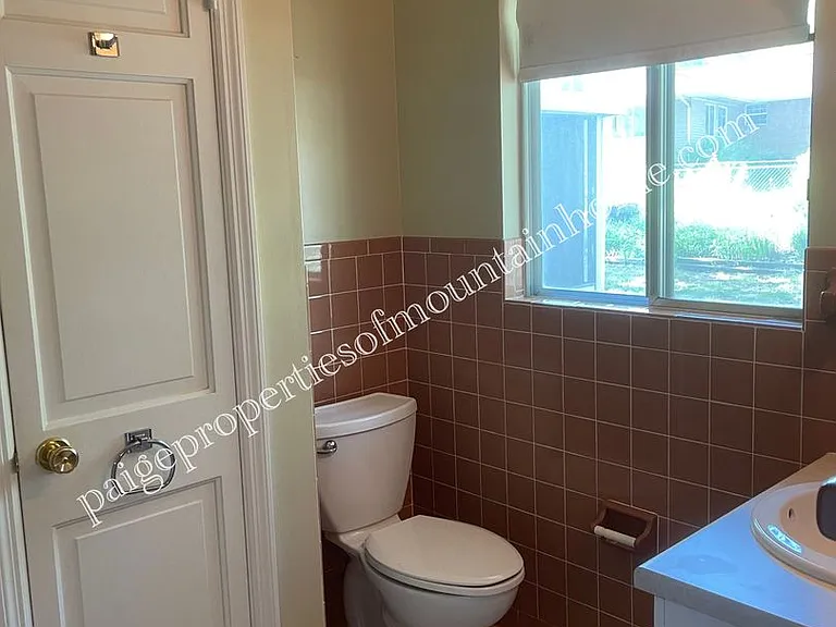1724 Katherine Dr — Photo 9