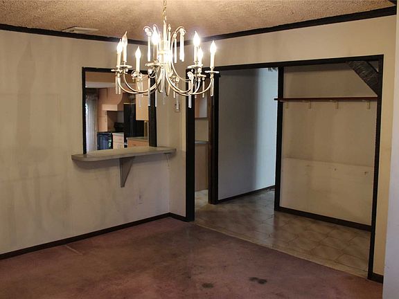 4th image of 123 N Nassau Ave