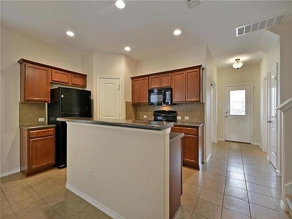 2nd image of 1821 Enchanted Rock Dr