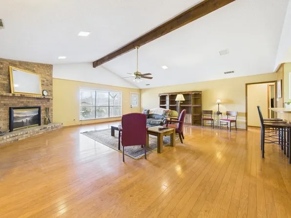 162 1st Oak Dr, Mabank, TX 75156