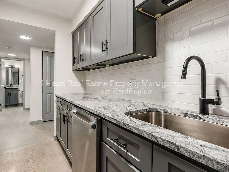 2085 W Broad St #209 — Photo 4