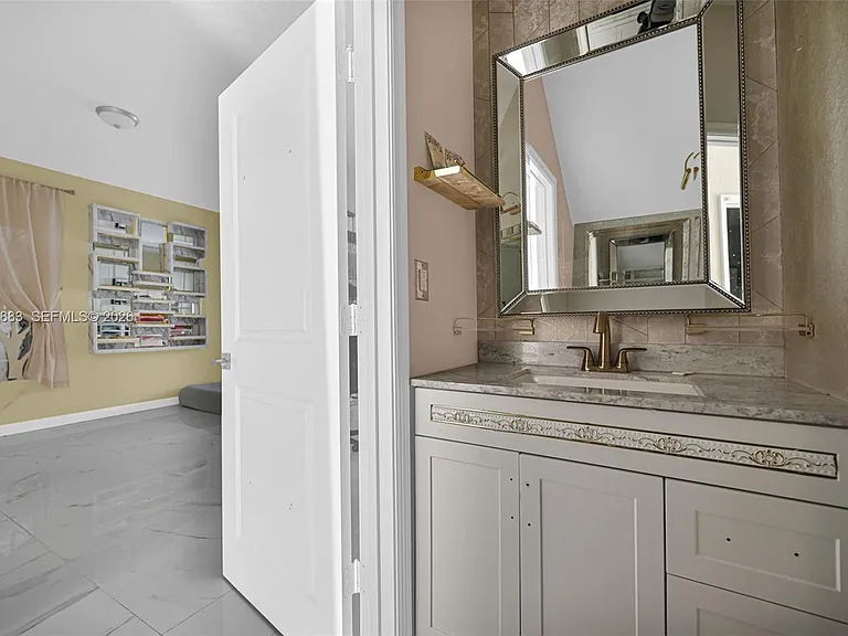 1130 SW 6th Ct — Photo 43