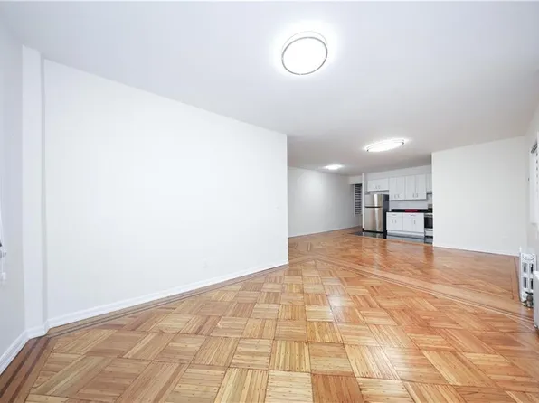 1813 Bay Ridge Avenue image 5 of 31