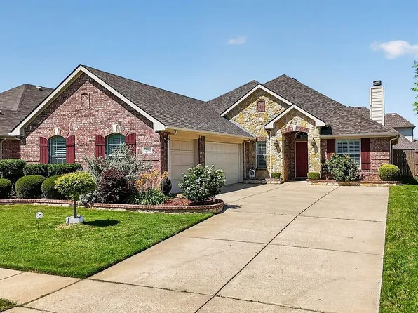 2360 Collin Dr, Grand Prairie, TX 75052