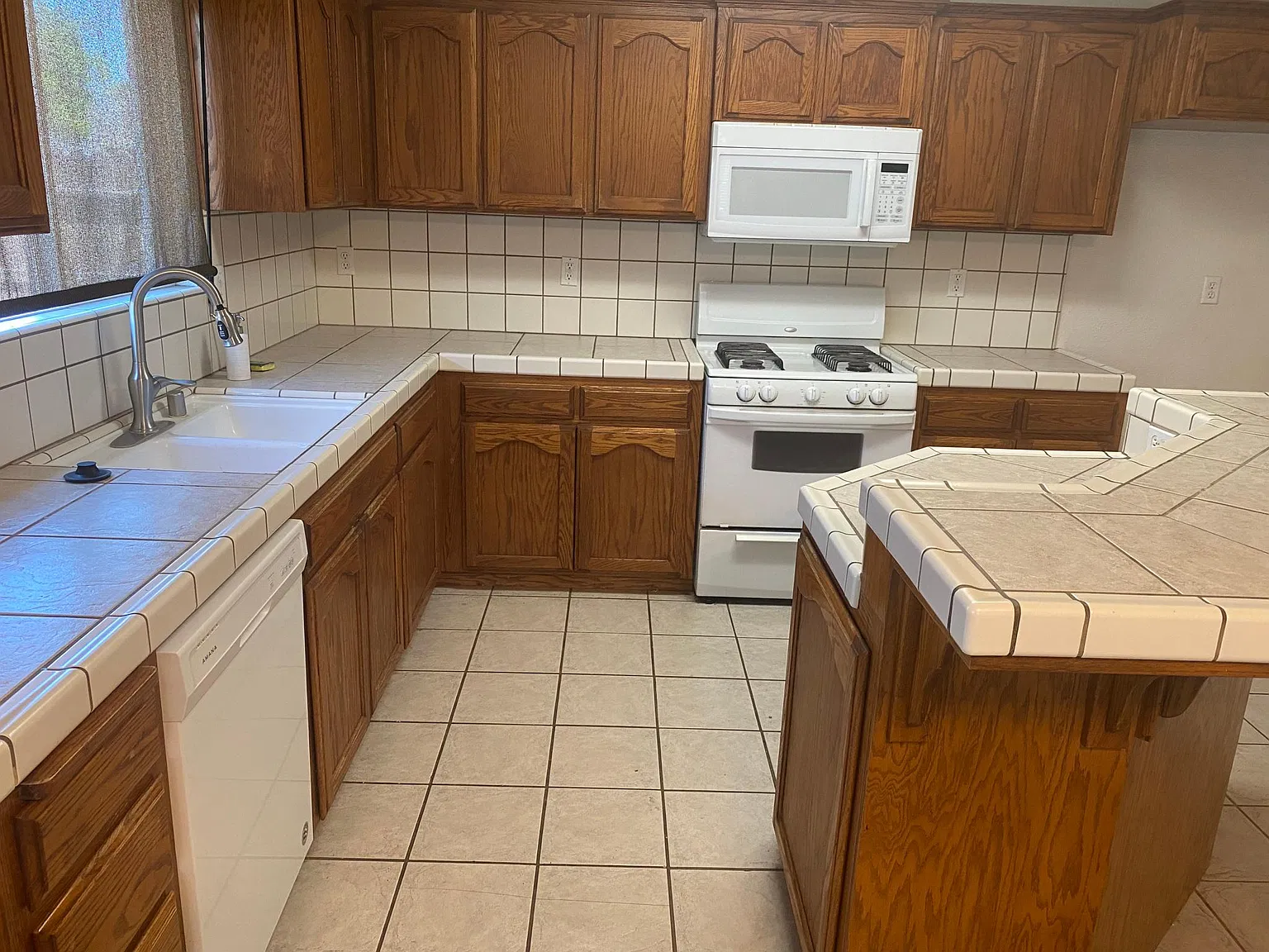 3 bed, 1779 sqft, $2,100 — Photo 4
