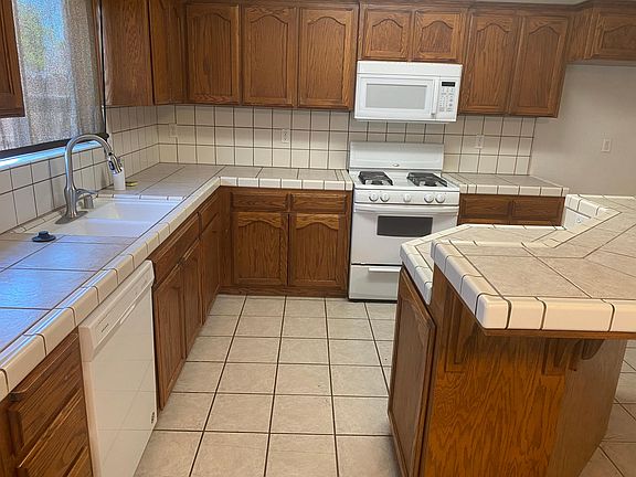 4th image of 1201 Hoover Way