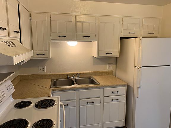 4th image of 4223 Forrest Hills Dr #2