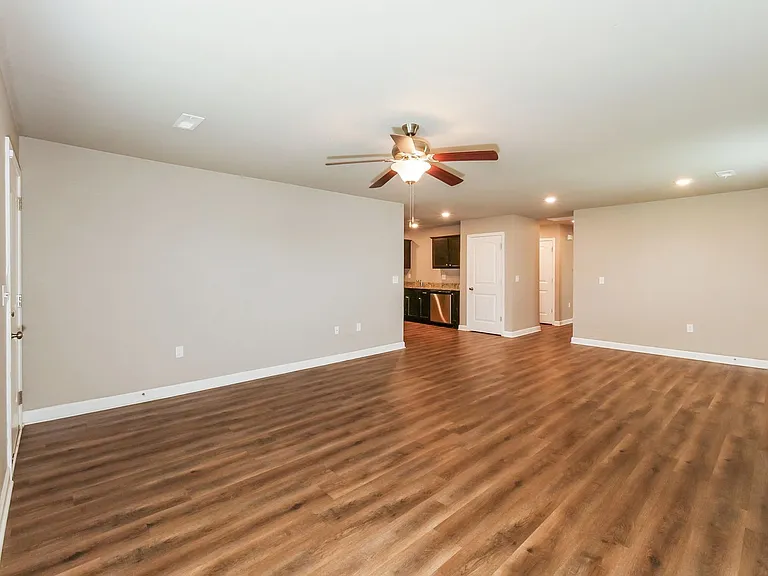 208 SW Rose St — Photo 4