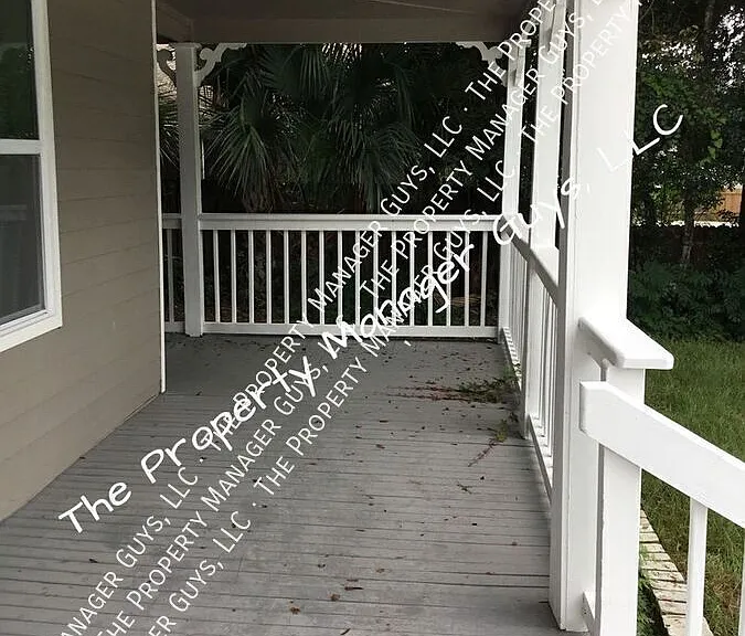 119 S Grove St #A — Photo 3