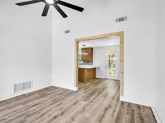 5th image of 2136 Shadowwood Cir