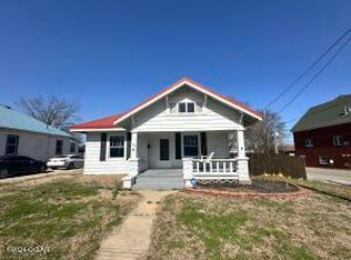 103 W Cherry St, Mount Vernon, MO 65712