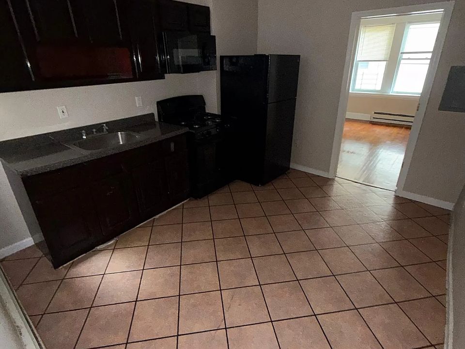 2nd image of 392 13th Ave #1