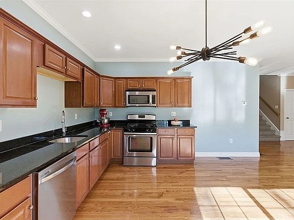 4th image of 90 Rangeway Rd #303