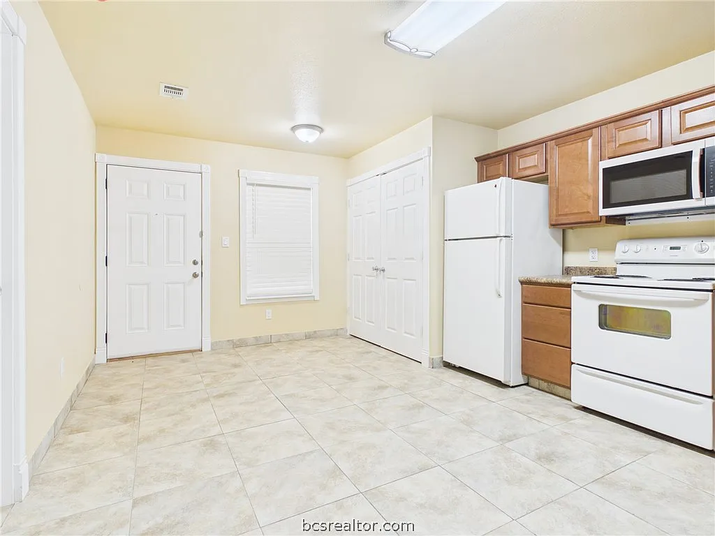 2 bed, 950 sqft, $1,000 — Photo 3
