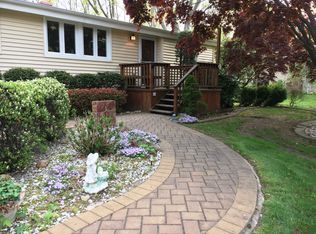 18 Game Ln, East Setauket, NY 11733