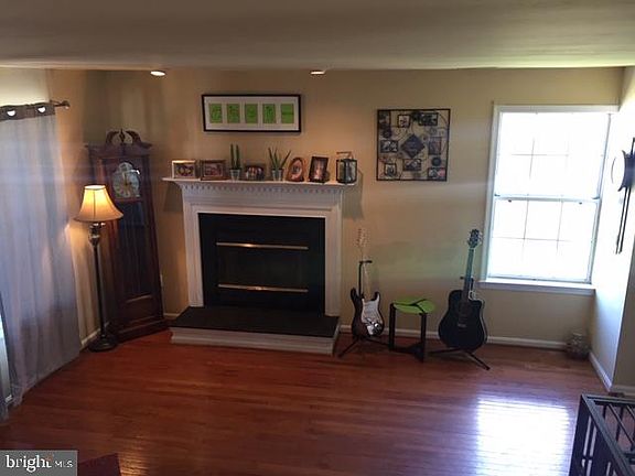 2nd image of 118 Mayfair Pl