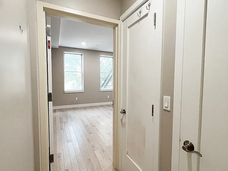 26-14 Hoyt Ave S #2A — Photo 12