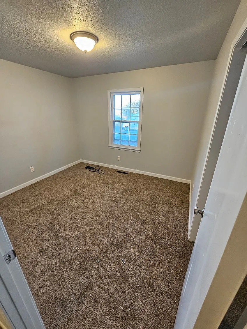 4 bed, 2.5 bath, 1872 sqft, $1,900 — Photo 4
