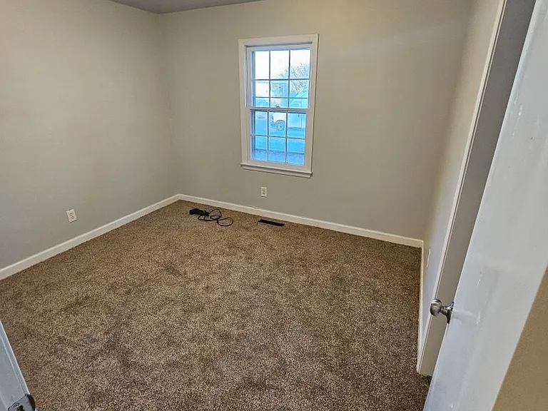 419 Whitfield Dr — Photo 4