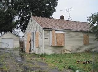 855 Robinwood St, Pontiac, MI 48340