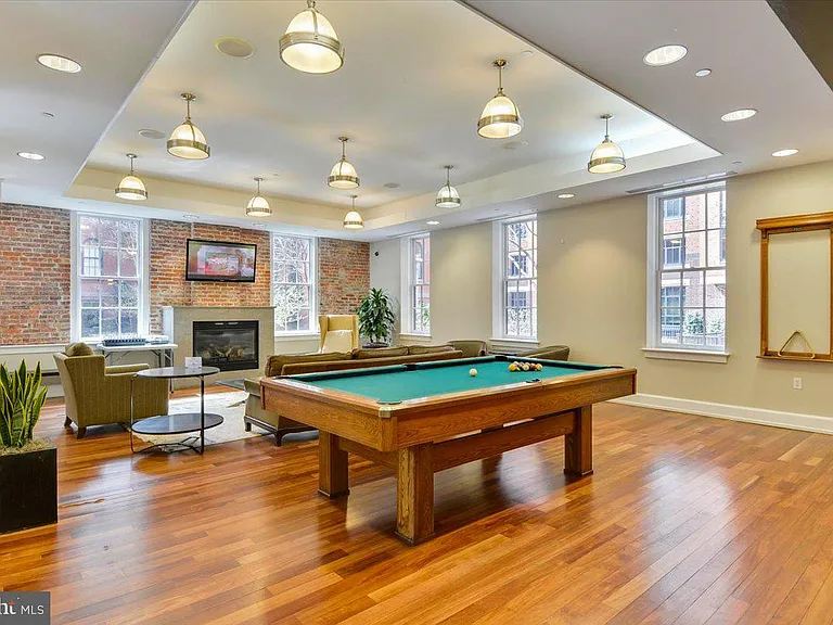 215 I St NE #103 — Photo 23