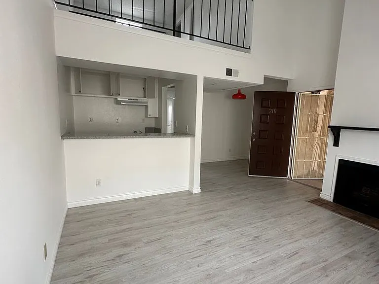 10135 Hillhaven Ave — Photo 3