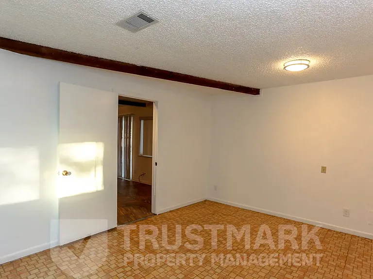 101 Highland Oaks Dr — Photo 20
